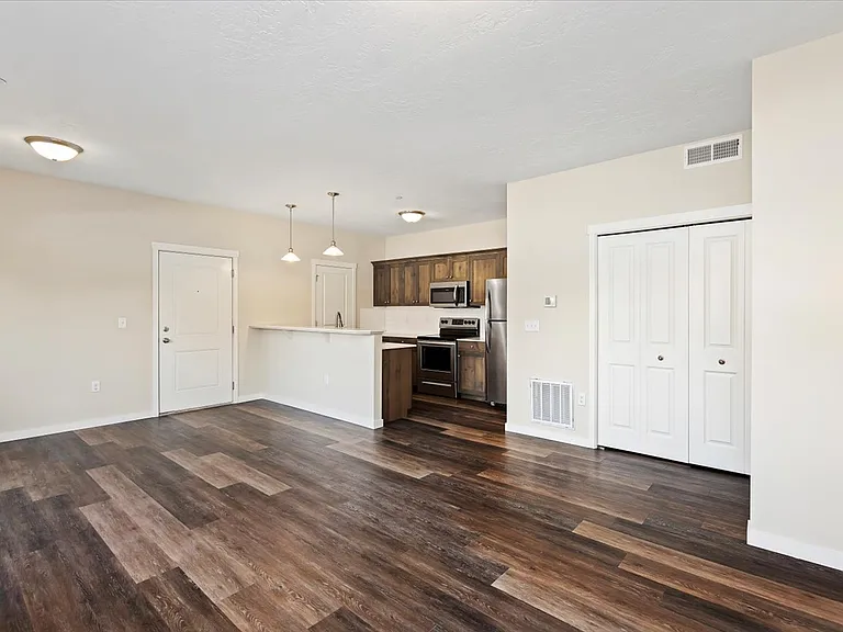 Owyhee Park Apartments — Photo 1