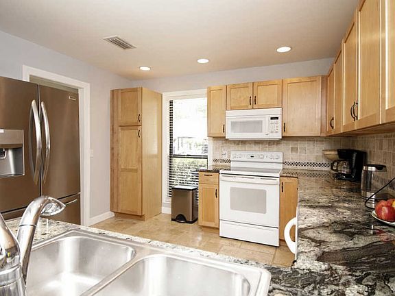 5th image of 712 Sandpiper Dr #712