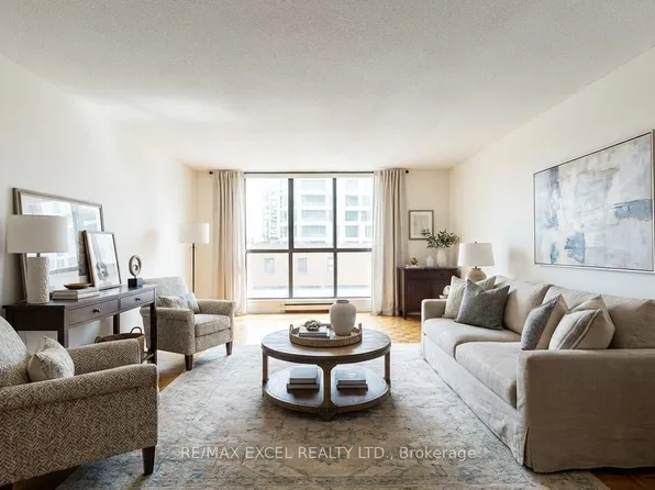 188 Spadina Ave #406, Toronto, ON M5T 3A4