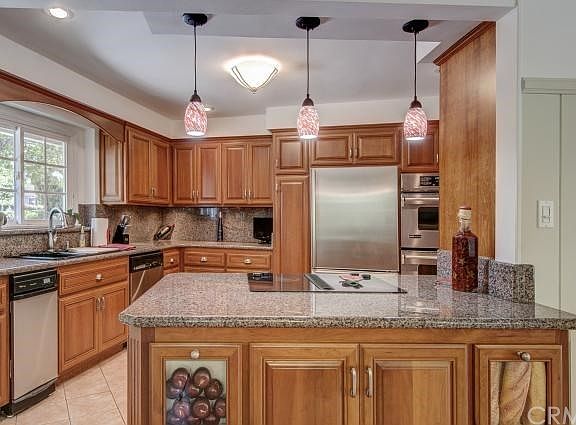 Kitchen Island with cook top and granite counter tops