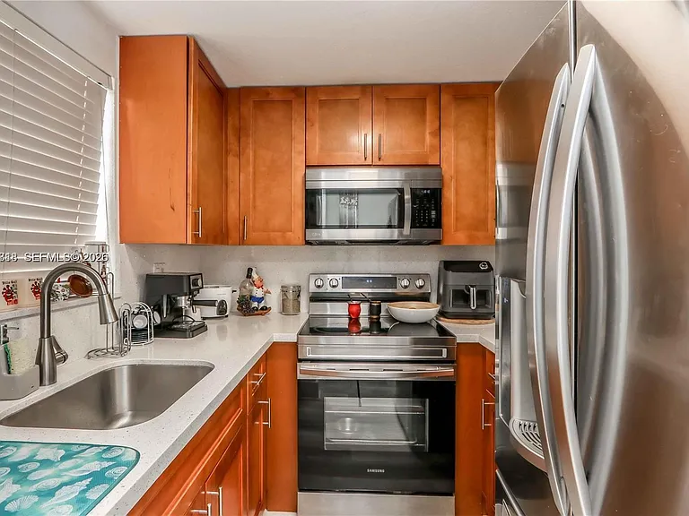 30 SW 108th Ave #7-G — Photo 3