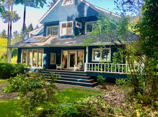 10637 Falk Rd NE, Bainbridge Island, WA 98110