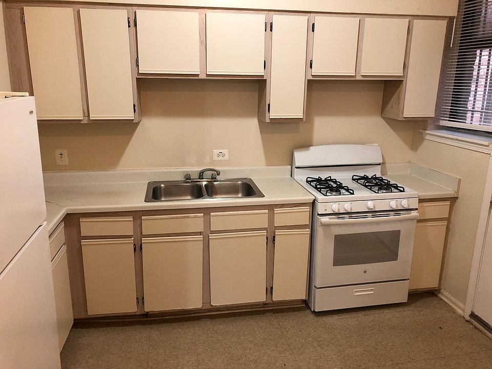 2nd image of 6221 S University Ave APT 302
