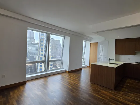 400 Fifth Avenue image 4 of 22