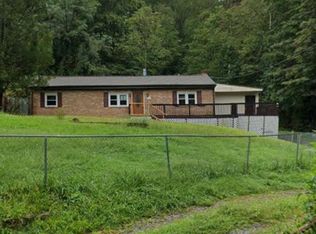 7704 Roaring Run Rd, Covington, VA 24426