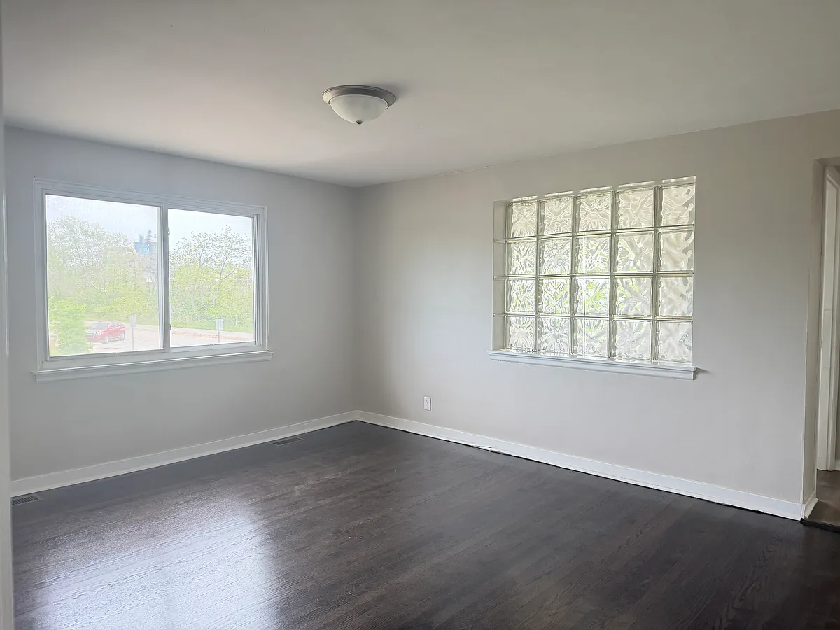 Building Photo - 1117 Kosciusko Blvd #2