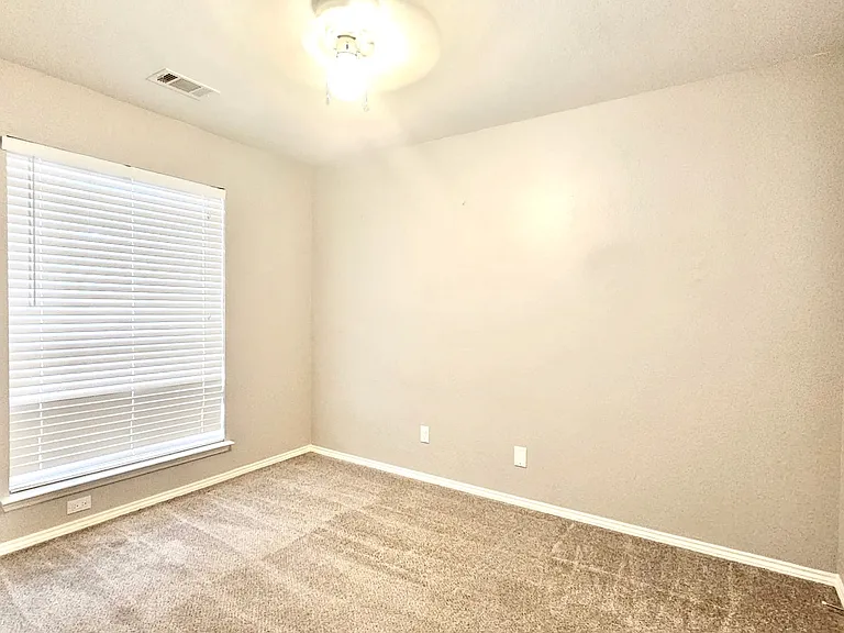 500 Lake Forest Dr — Photo 17