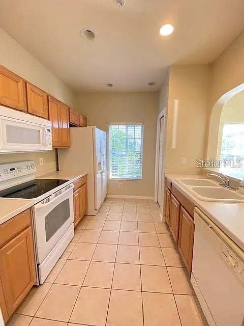 3 bed, 2.5 bath, 1225 sqft, $1,775 — Photo 2