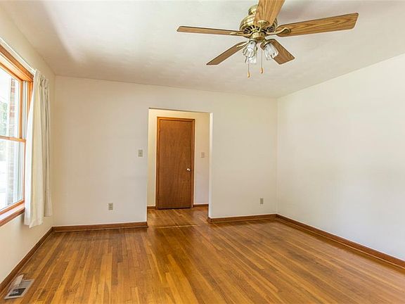 5th image of 222 Hensley Dr