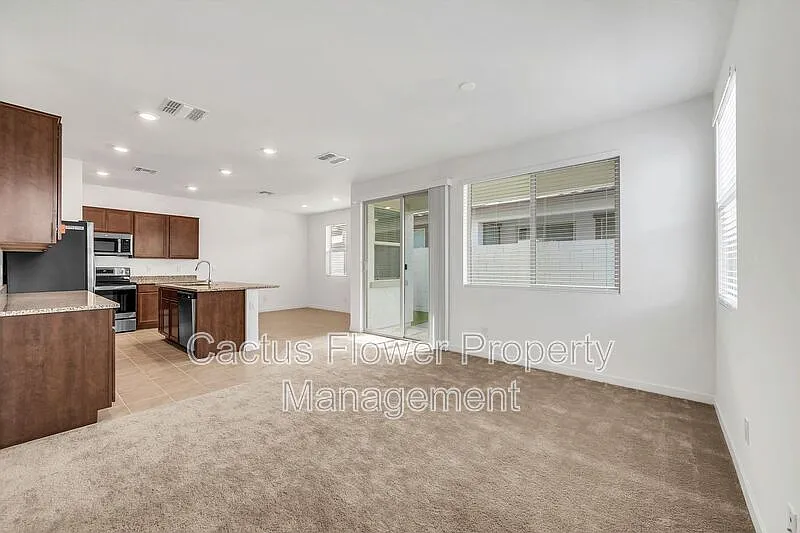 3 bed, 2.5 bath, 1785 sqft, $2,450 — Photo 3