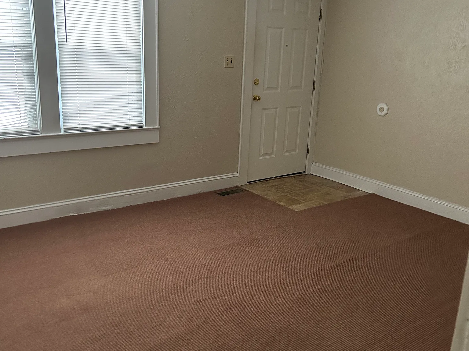 99 S Vance Dr — Photo 2
