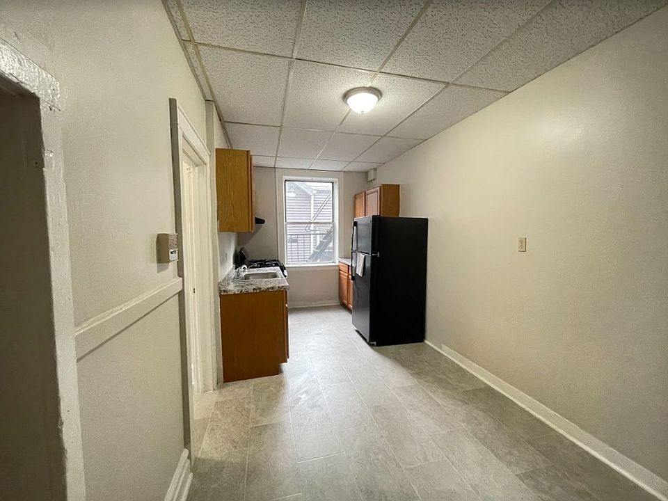 2nd image of 674-678 Scotland Rd #674-202