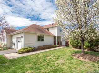 51 Twin Ponds Dr, Kingston, NY 12401