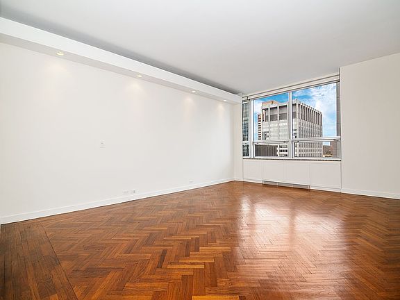 5th image of 15 W 53rd St #46E