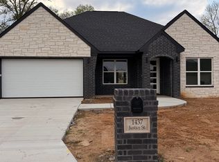 1437 Justice St, Jacksonville, AR 72076