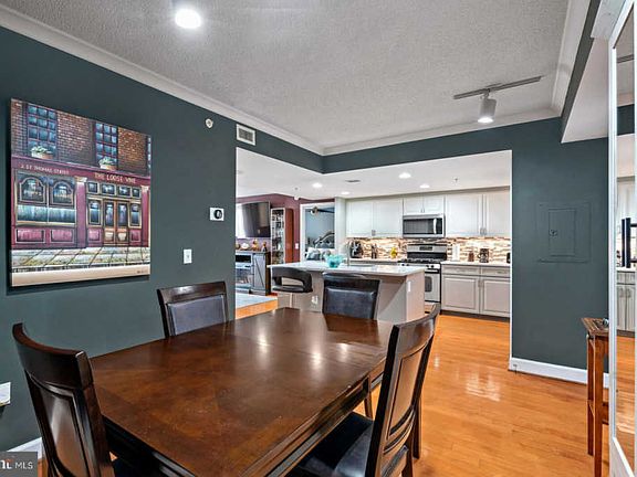 5th image of 1201 N Garfield St APT 604