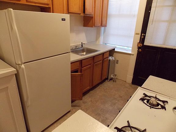 2nd image of 4784 N Elston Ave