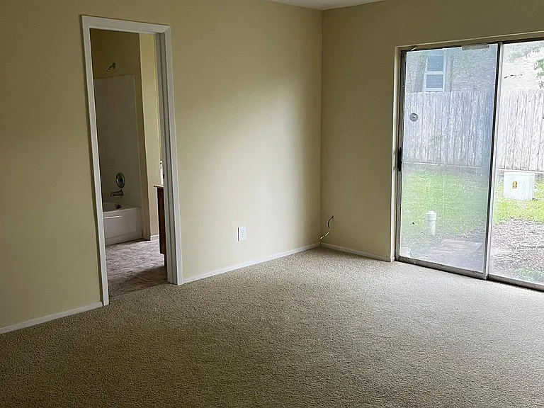 15523 Donnet Ln — Photo 11