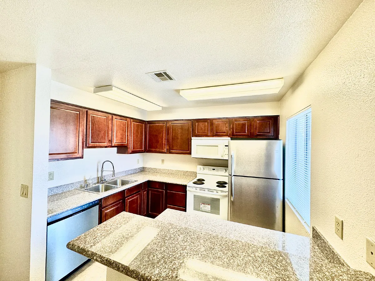 Building Photo - 5281 River Glen Dr #222