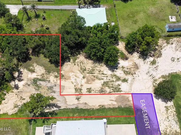 107 Saint Joseph St, Waveland, MS 39576