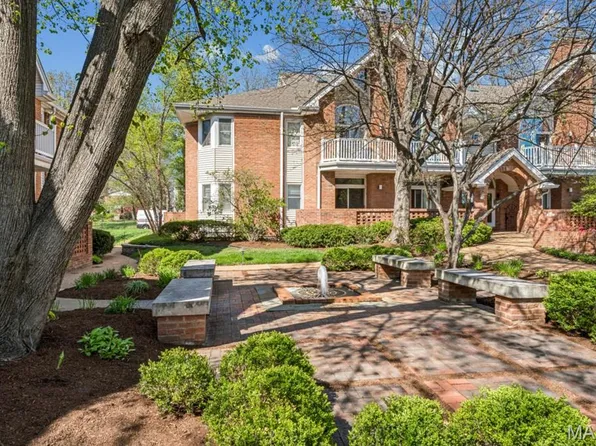 28 Country Club Ter, Saint Louis, MO 63122