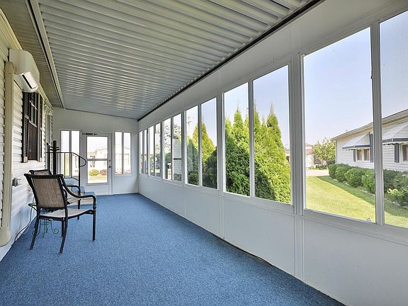 4th image of 4498 Nevada Dr W