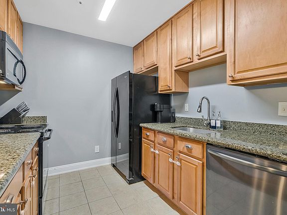 4th image of 3176 Summit Square Dr #4-A8