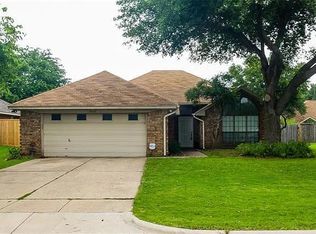 2668 Village Green Dr, Grand Prairie, TX 75052
