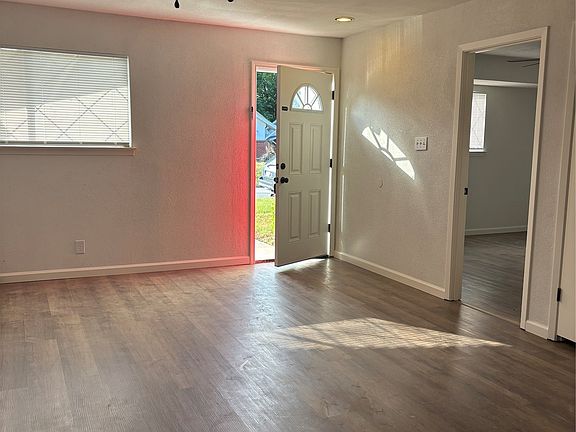3rd image of 3261 Gene Ln