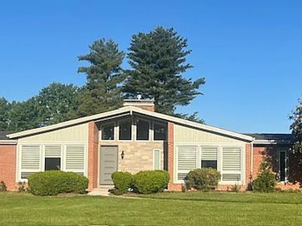 5 W Ladue Estates Dr, Saint Louis, MO 63141