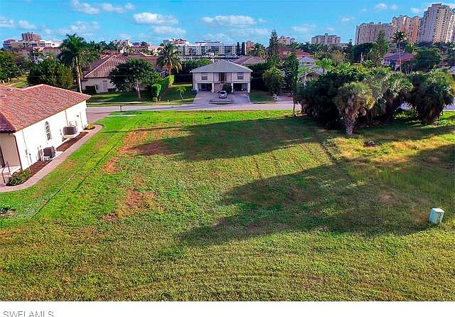 1st image of 824 Amber Dr
