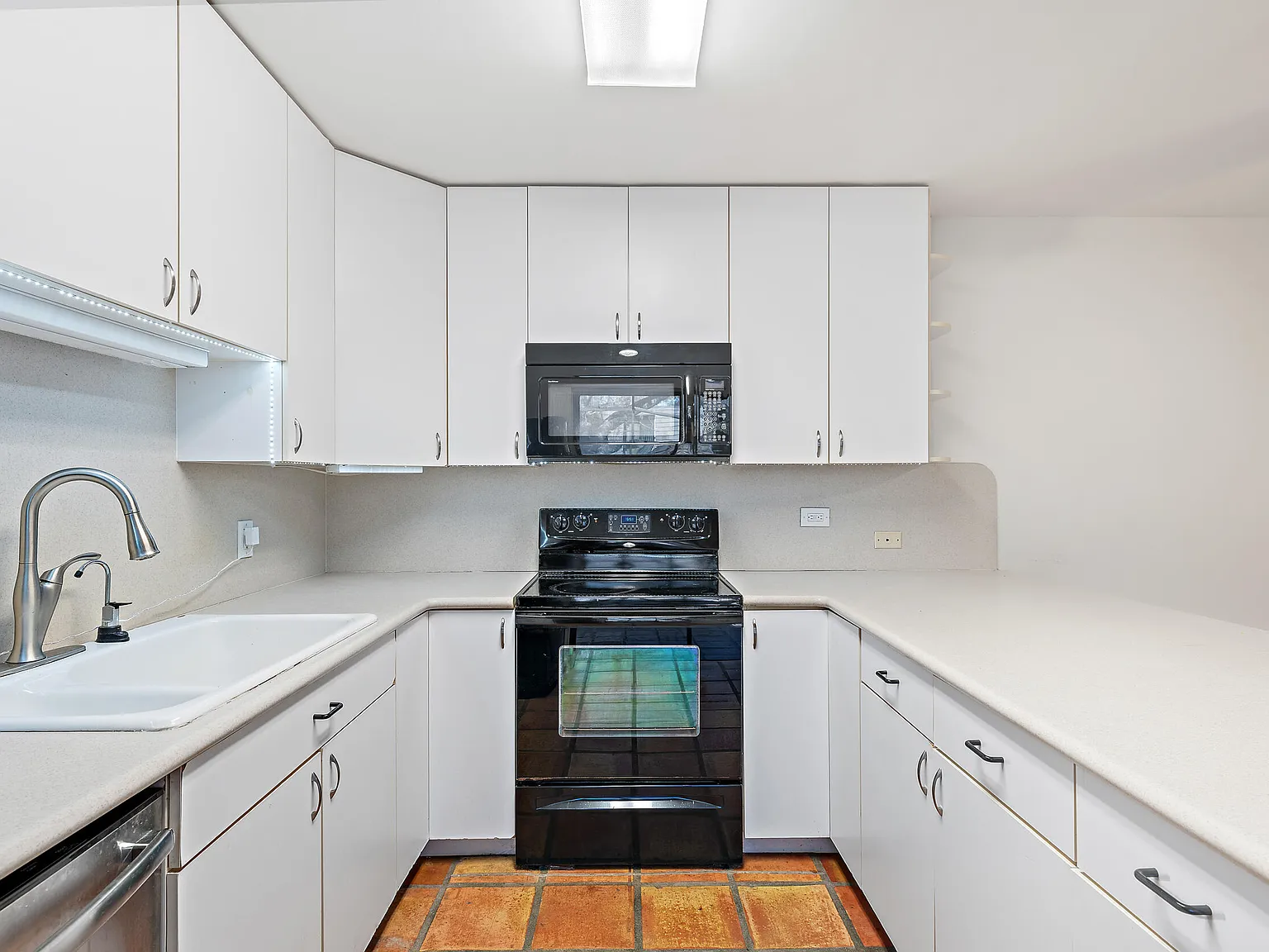 2 bed, 2.5 bath, 1488 sqft, $2,600 — Photo 2