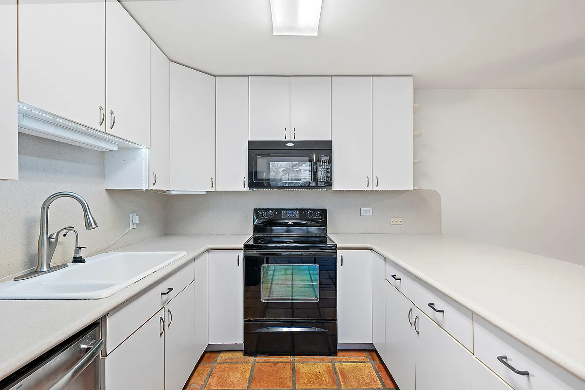 Building Photo - 227 2nd Ter