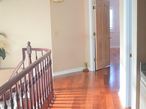3rd image of 1507 E Vine Ave
