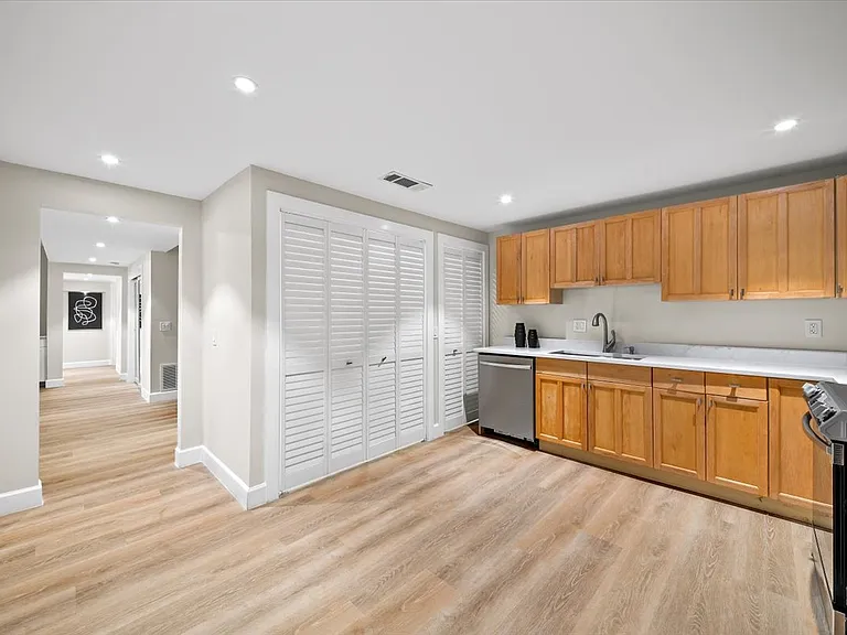 250 Bruton Way — Photo 22