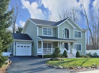 1 Idalane St, Waldwick, NJ 07463