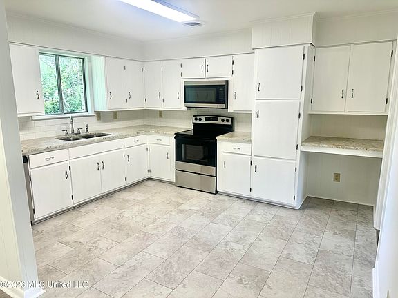 4th image of 1009 S Jackson St