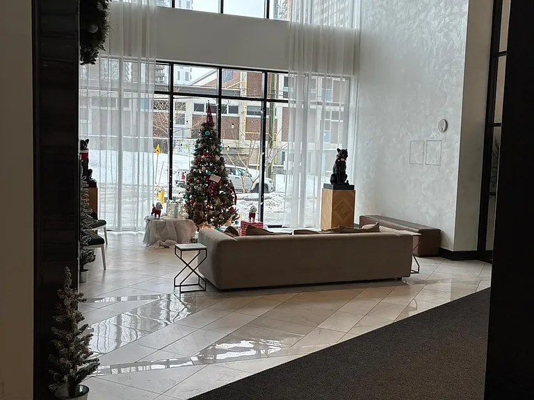 255 Bay St — Photo 16