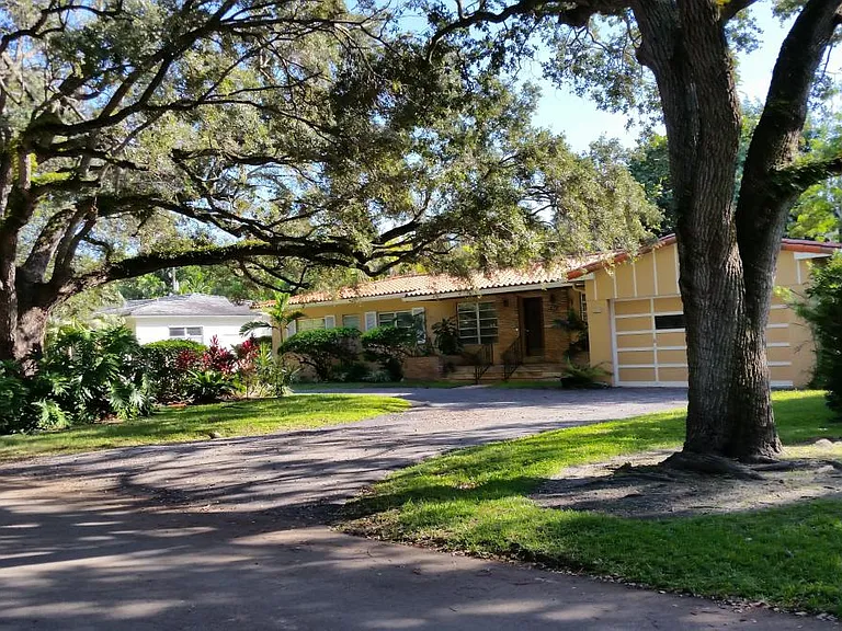 450 Tivoli Ave — Photo 20