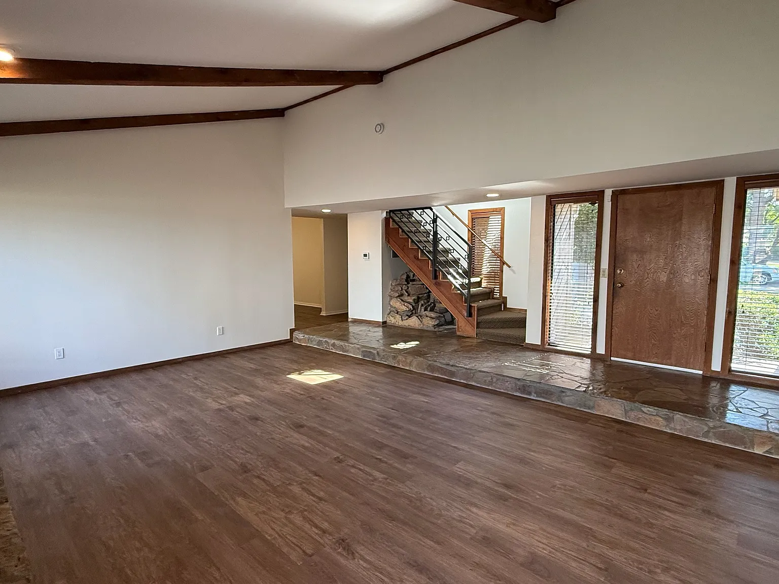 3 bed, 2.5 bath, 2022 sqft, $2,295 — Photo 4