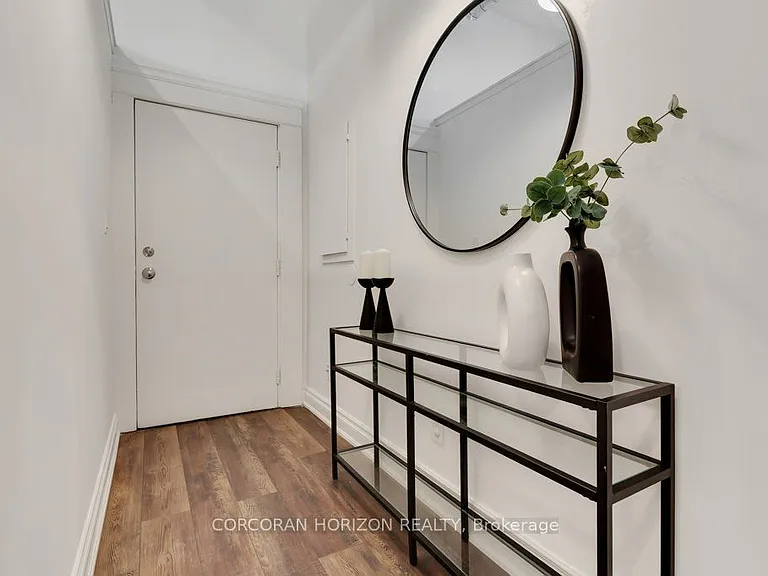 276 King St W #209 — Photo 6