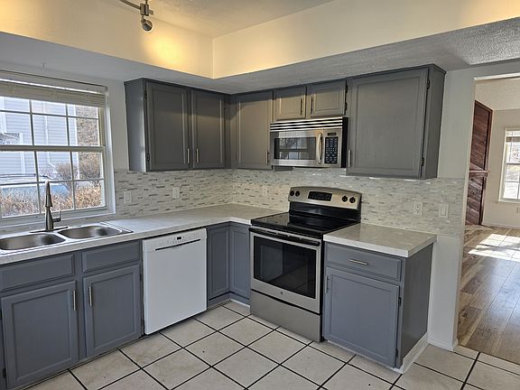 5th image of 7948 S Depew St APT A