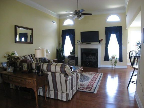 2nd image of 71 Hunter Farm Dr
