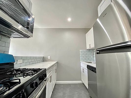 4th image of 215 E 164th St APT 4A