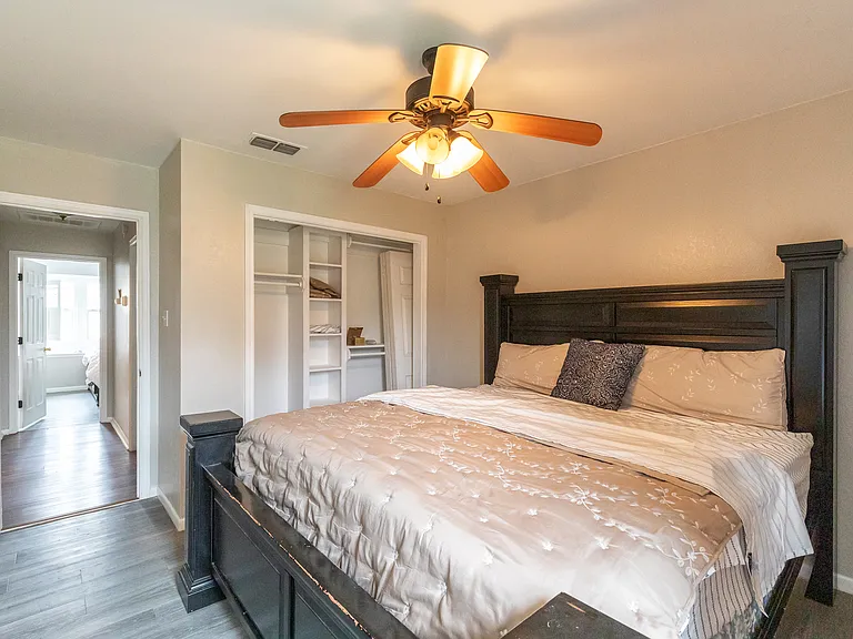 857 Chaucer Dr — Photo 12