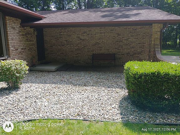 4th image of 1945 Maplewood Dr