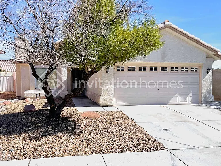 8904 Chenin Ave — Photo 1