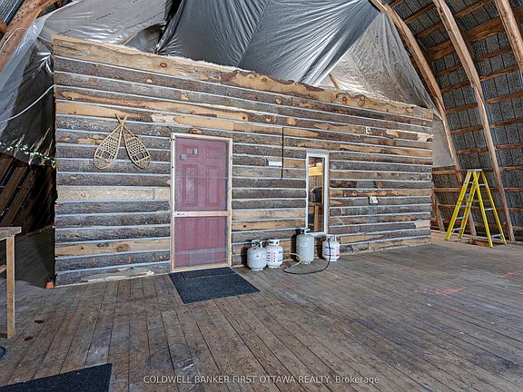 4th image of 10248 Dixie Rd E