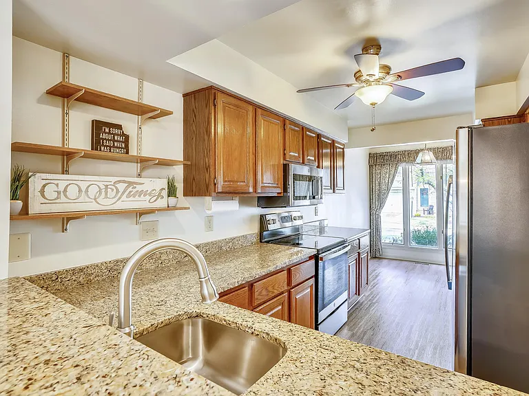 5205 Columbia Rd #9 — Photo 5