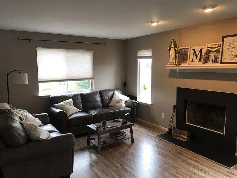 Warm Family Room w/fireplace